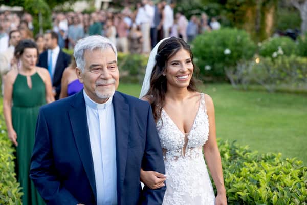 Chic Summer Wedding Galazia Akti White Flowers