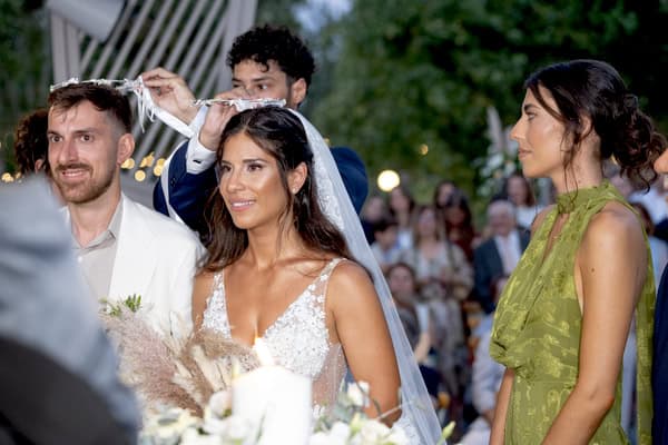 Chic Summer Wedding Galazia Akti White Flowers