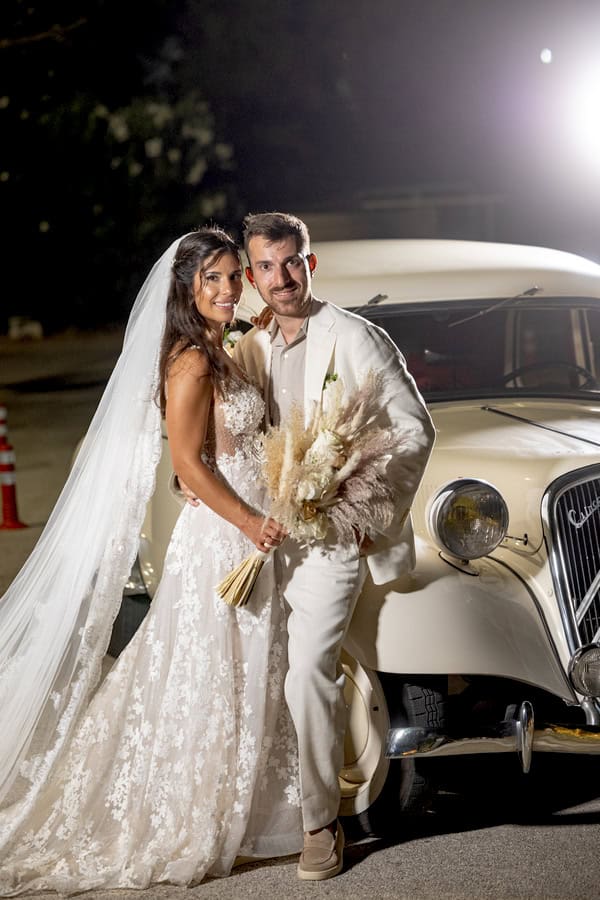 Chic Summer Wedding Galazia Akti White Flowers