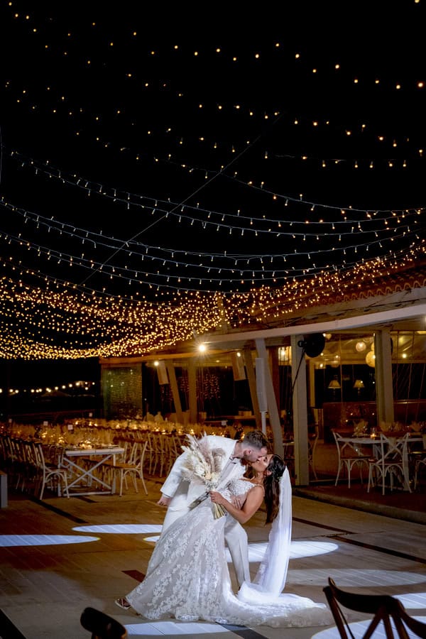 Chic Summer Wedding Galazia Akti White Flowers