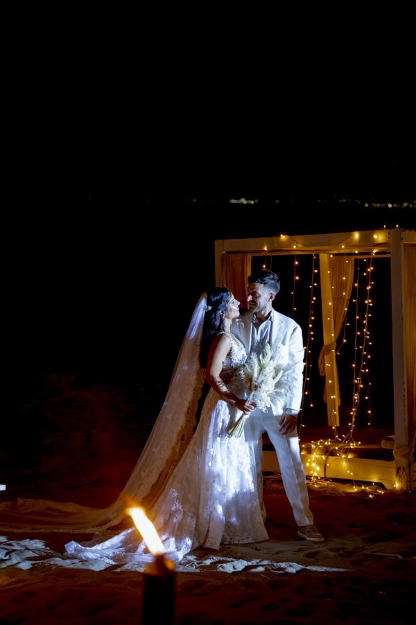Chic Summer Wedding Galazia Akti White Flowers