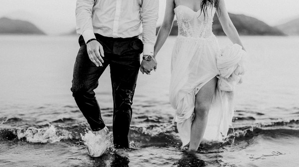 Dreamy Wedding Floral Details Seaside Next Day Session