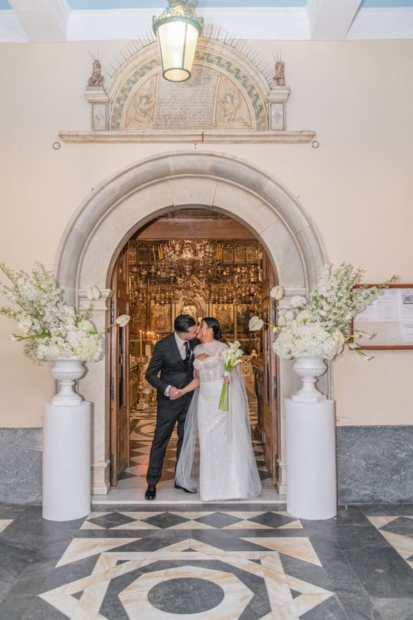 Fall Wedding Tinos White Flowers Lovely Details