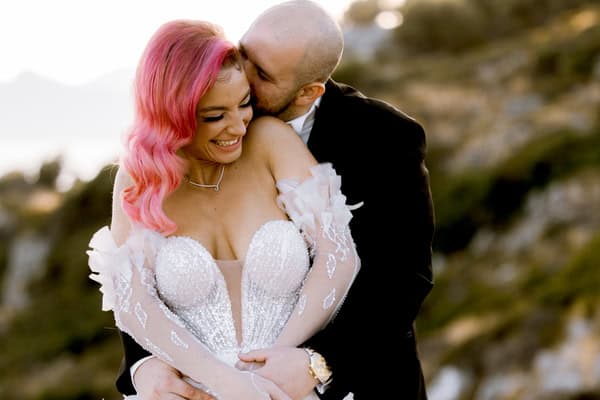 Romantic Rhodes wedding with white florals and glowing details | Katya & Panagiotis
