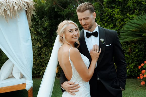 Chic summer wedding with timeless white blooms in Athens | Gethsimani & Vasilis