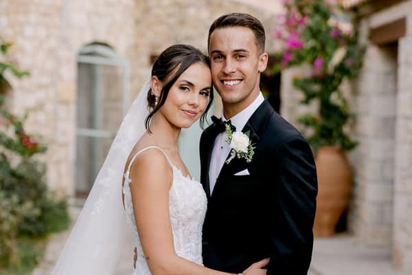Rustic romance in Crete with white floral details | Beth & Rich
