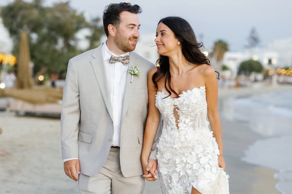 A dreamy destination wedding in Naxos with timeless white florals | Despina & Alex A dreamy destination wedding in Naxos with timeless white florals | Despina & Alex