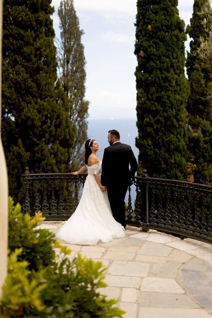 Romantic autumn wedding in Litochoro with elegant white blooms | Stella & Antonis