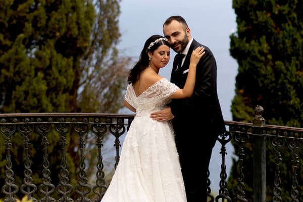 Romantic autumn wedding in Litochoro with elegant white blooms | Stella & Antonis