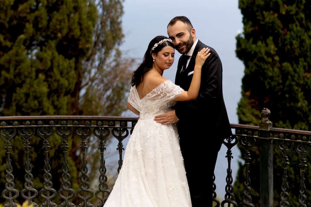 Romantic autumn wedding in Litochoro with elegant white blooms | Stella & Antonis