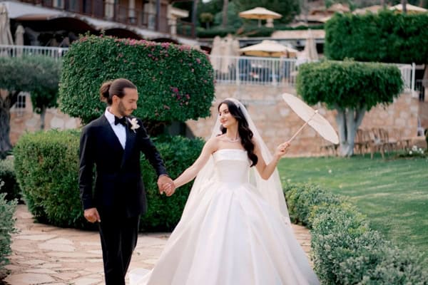 Romantic spring wedding with white blooms by the sea | Elizabeth & Fadi