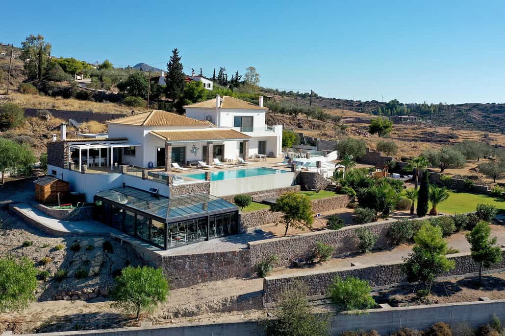 Beautiful mediterranean wedding celebration at Villa Aphea in Aegina