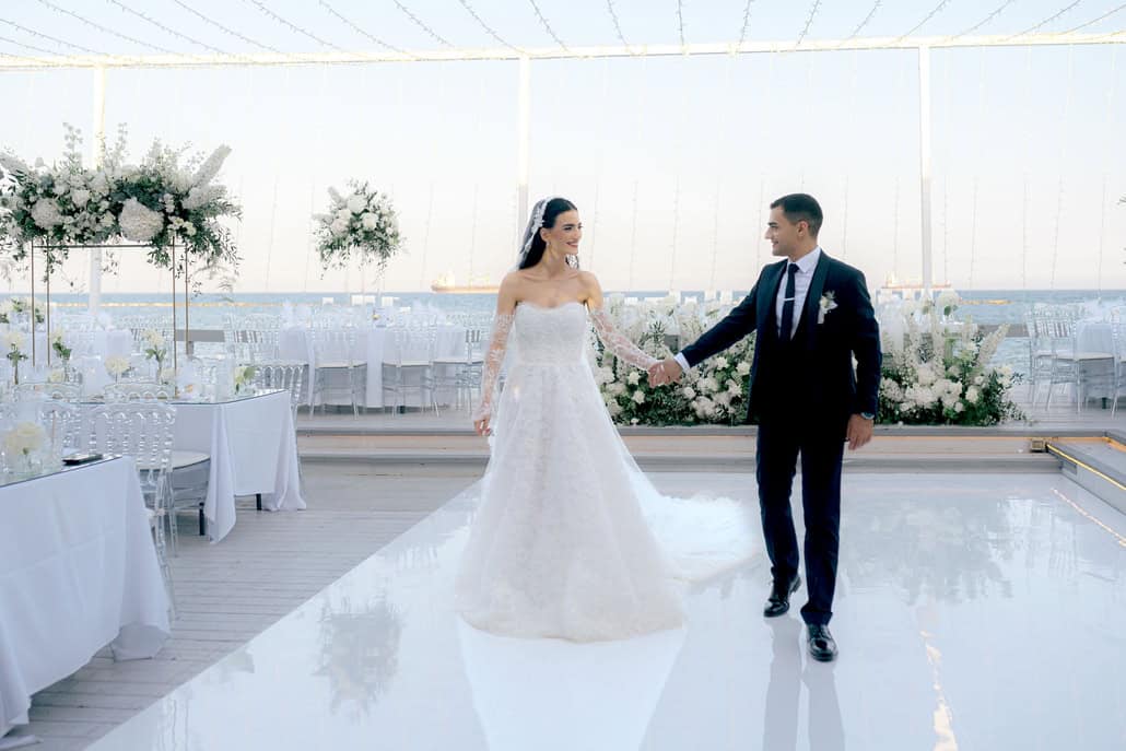 A dreamy seaside wedding with elegant white decoration | Andria & Marinos