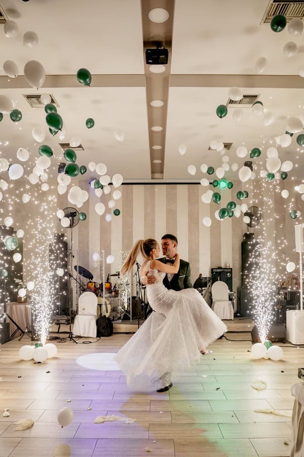Romantic Wedding Larissa Chic Details