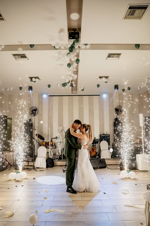 Romantic Wedding Larissa Chic Details