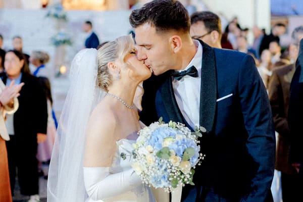 Spring wedding with white and blue blooms | Elena & Thodoris
