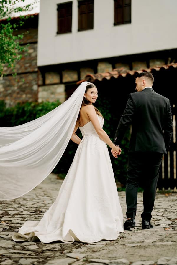 Chic White Floral Wedding Larissa