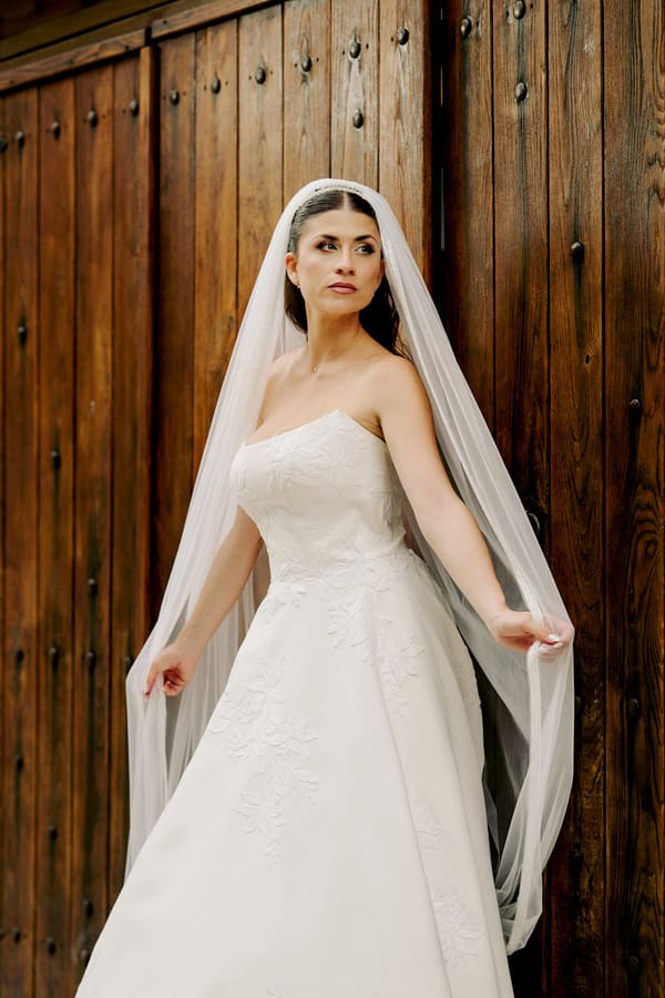 Chic White Floral Wedding Larissa