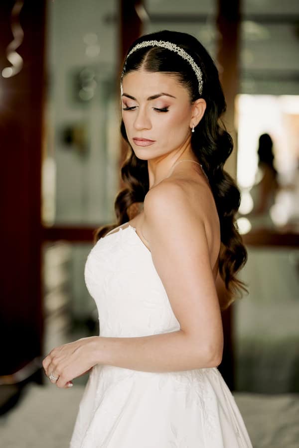 Chic White Floral Wedding Larissa