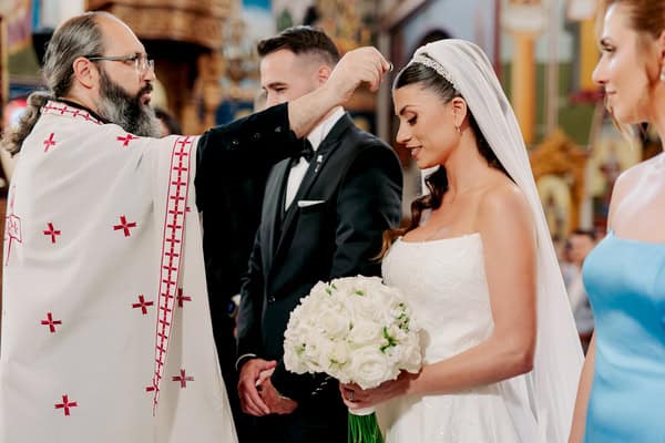 Chic White Floral Wedding Larissa
