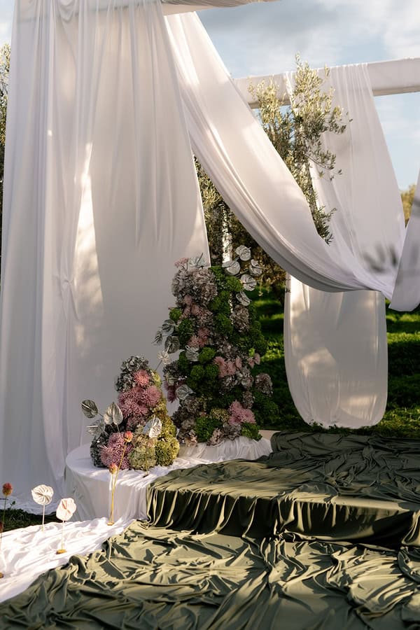 Modern Wedding Inspiration Silo Sage Dreamy Draping Showstopping Florals