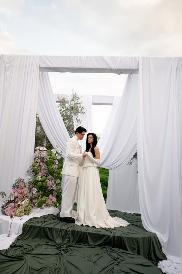 Modern Wedding Inspiration Silo Sage Dreamy Draping Showstopping Florals