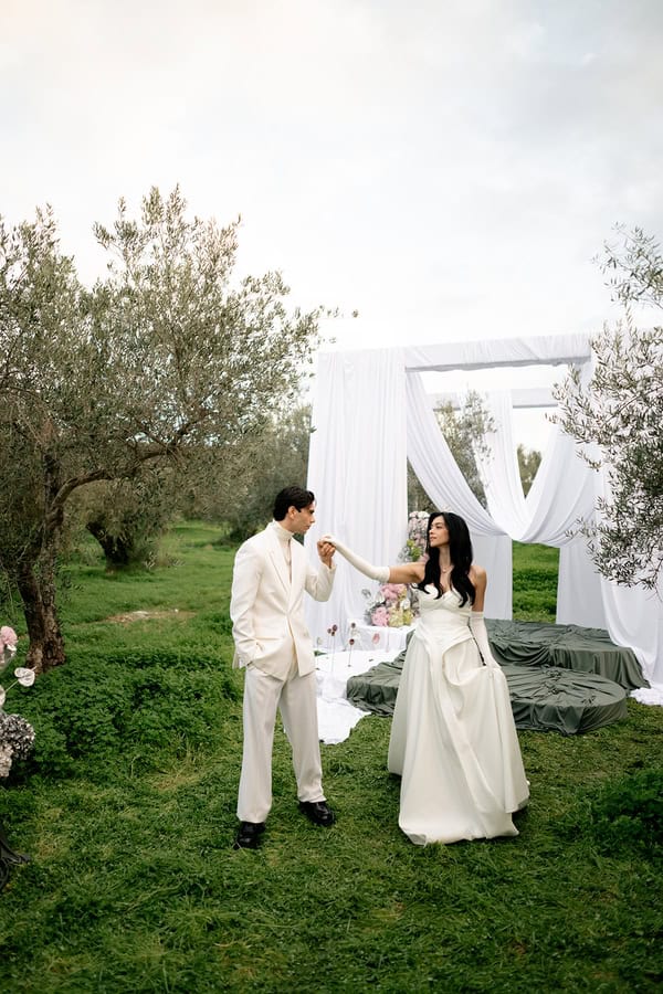 Modern Wedding Inspiration Silo Sage Dreamy Draping Showstopping Florals