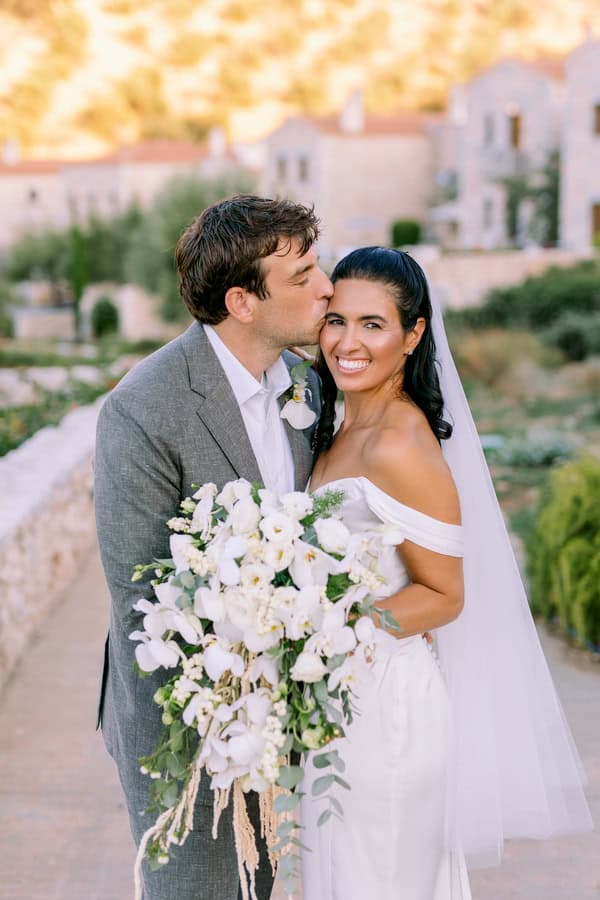 Dreamy Seaside Wedding Mani White Florals