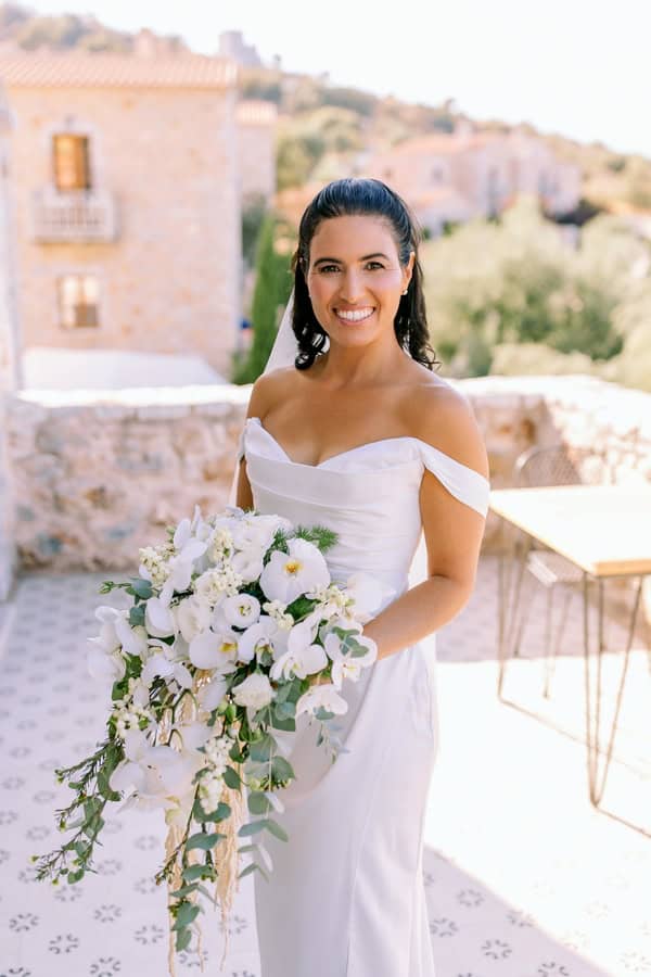 Dreamy Seaside Wedding Mani White Florals
