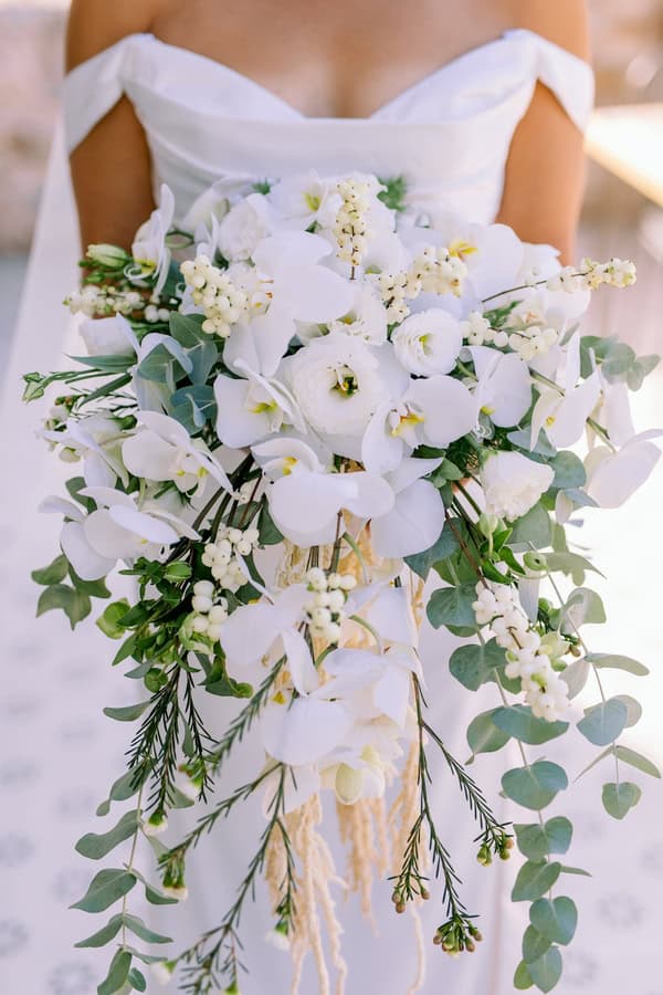 Dreamy Seaside Wedding Mani White Florals