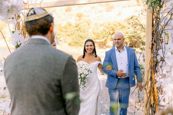 Dreamy Seaside Wedding Mani White Florals
