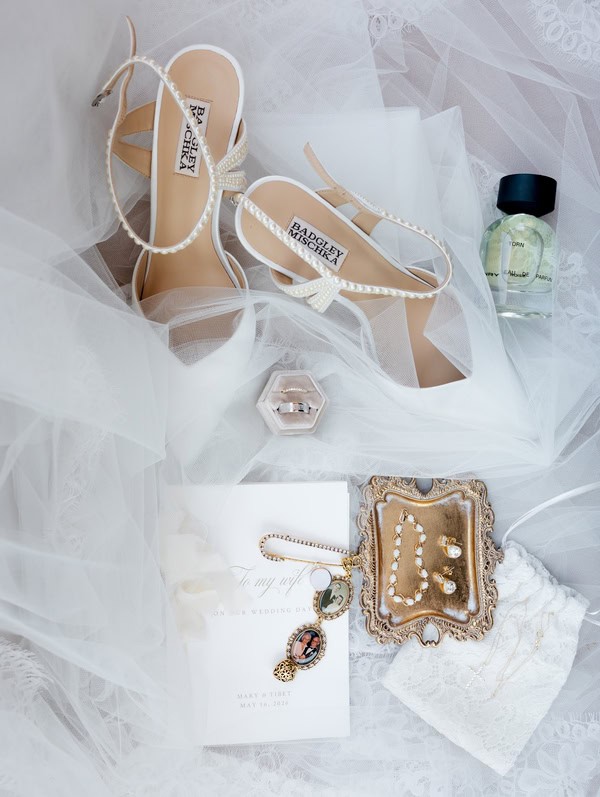 Romantic Wedding Chios Pastel Flowers Antique Gold Details